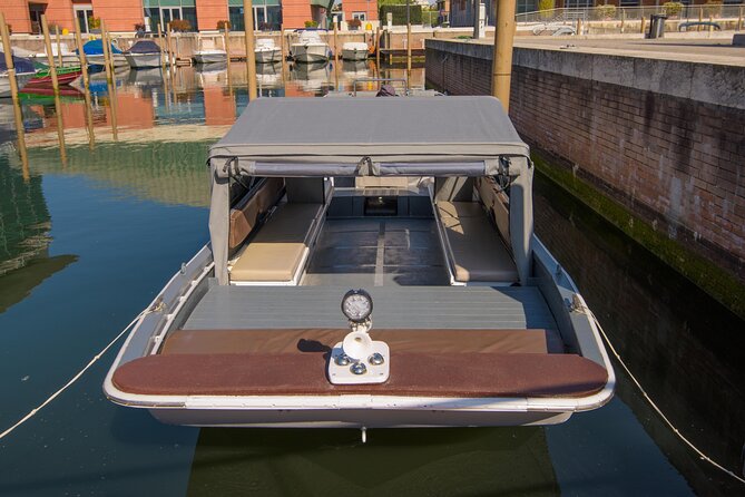 Private Boat Tour to Murano, Burano and Torcello - Burano: 30 minutes on the colors, World Heritage charm, and realistic expectations