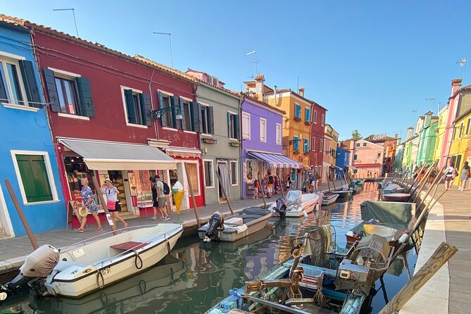 Private boat tour to the islands of Venice - Stop 2, Burano: colorful houses and tombolo lace made by hand
