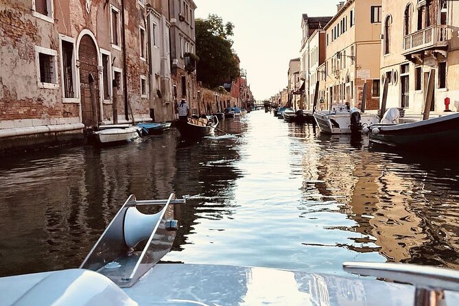 Private Boat Tour with Skipper Sailing the Lagoon of Venice Italy - Laguna di Venezia sailing, what the boat ride changes
