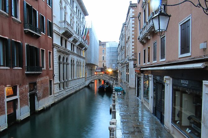 Private Full Day Tour from Milan to Venice with local tour guide and fast train - Ponte della Costituzione: a less predictable stop that can pay off