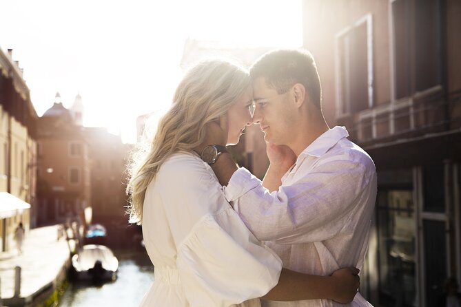 Private Gondola and photoshoot in Secret Venice - The private gondola ride, with your photographer calling the shots