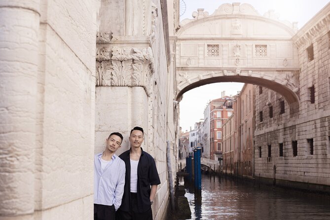 Private Gondola Ride and Photoshoot - Stop 3, Ponte di Rialto: Finishing at the Classic Venice Photo Finale