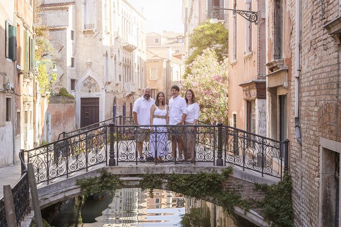 Private Gondola Ride and Photoshoot - Your Local Photographer as a Guide, Not Just a Shooter