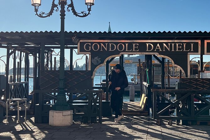 Private Gondola Ride in Venice Discover the Floating City - Passing Ponte dei Sospiri, Bridge of Sighs