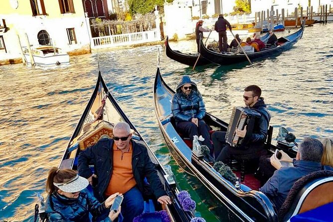 Private Gondola Ride with Serenade in Venice - Timing, punctuality, and the key risk: arriving on time