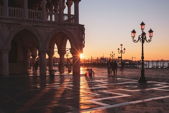 Private guide to visit Palacio Ducale & Basilica de San Marco in Venice - Meeting at Hotel Danieli, then straight into the action