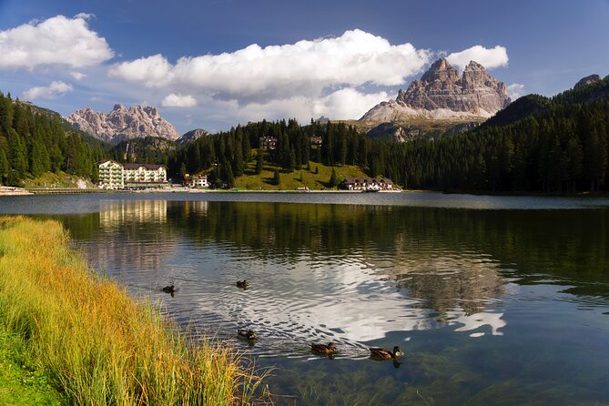 Private Hiking Tour to the Three Peaks, Lake Misurina and Braies - Lago di Misurina: A lake walk that turns into a mini break