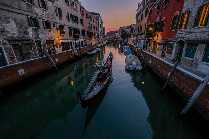 Private Mini Venice Photo Walk 2 Hours - Optional five portraits included, and why that’s a big deal