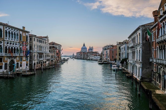 Private Mini Venice Photo Walk 2 Hours - Meet near Rialto, then learn how to see Venice faster