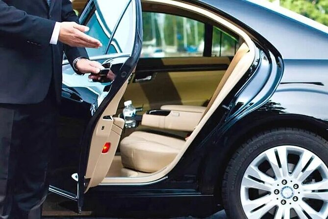 Private One-way Airport Transfer Venice Airport to Venice - Vehicle reality: comfort perks and the occasional red flag