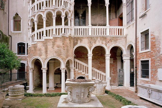 Private overview of Venice: 2-hour guided walking tour - Value and price: paying for a guide, not museum lines