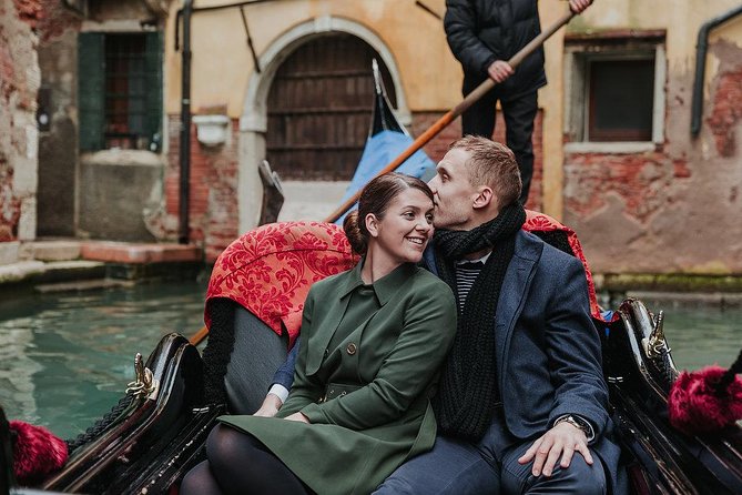 Private Photo Shoot in Venice with Gondola Ride - Venice Portraits Without the Panic: How the Experience Works