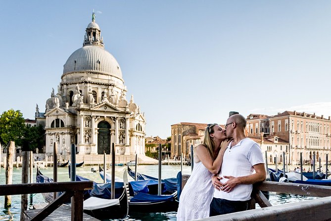 Private Photo Shoot in Venice with Gondola Ride - The Gondola Ride: 30 Minutes of Venice, Not a Photo Stall