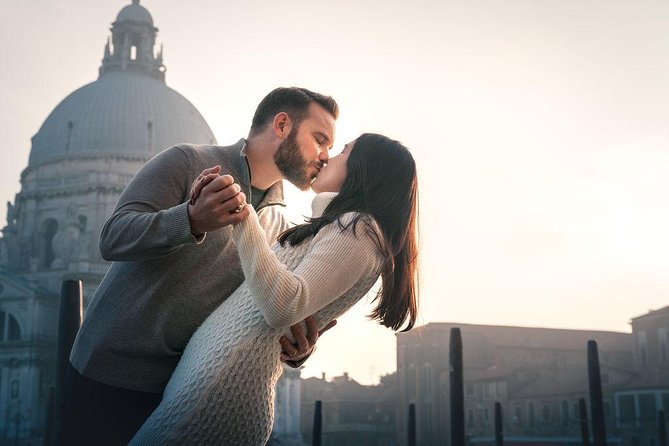 Private Photo Shoot in Venice with Gondola Ride - Your Photo Delivery: Digital Book With 50 Photos (By Mail)
