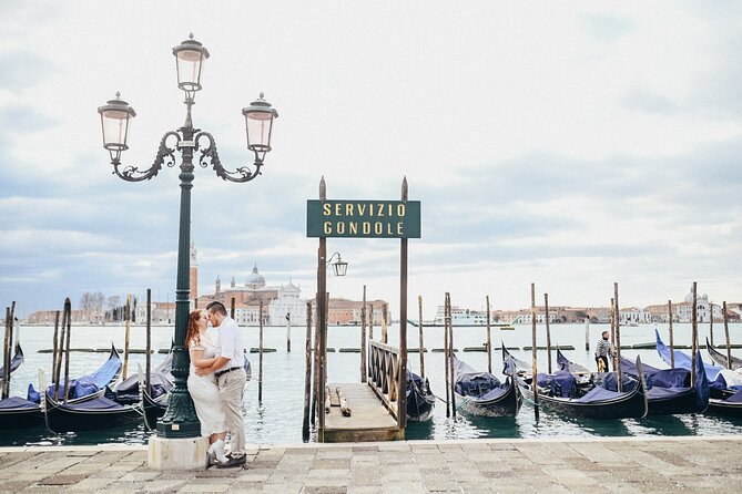 Private Photo Shoot in Venice with Gondola Ride Included - Key highlights at a glance