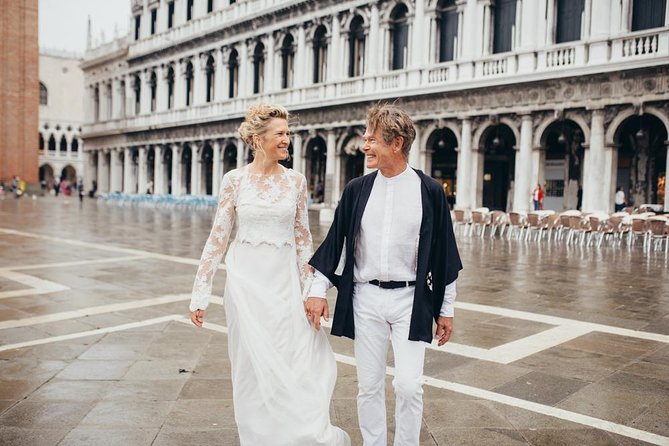 Private Photo Shoot in Venice with Gondola Ride Included - Ponte dei Sospiri: the dramatic bridge moment