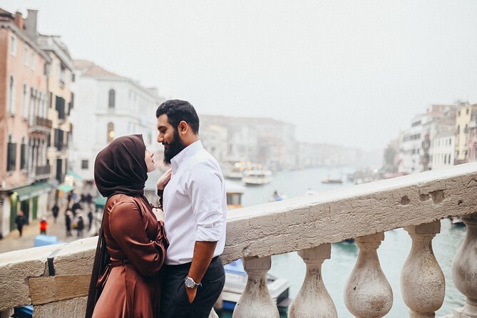 Private Photo Shoot in Venice with Gondola Ride Included - Ponte di Rialto: turning the bridge into your photo background