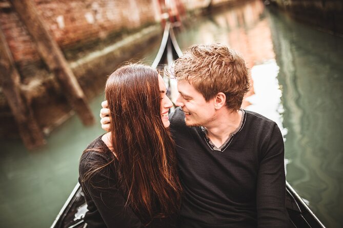 Private Photoshoot on Personal Gondola in Venice - Stop 2: Outside Doge’s Palace, quick context and better angles