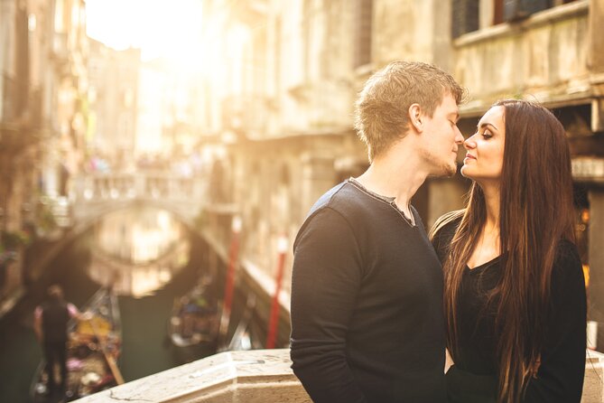 Private Photoshoot on Personal Gondola in Venice - Photos, editing, and what to expect after the session