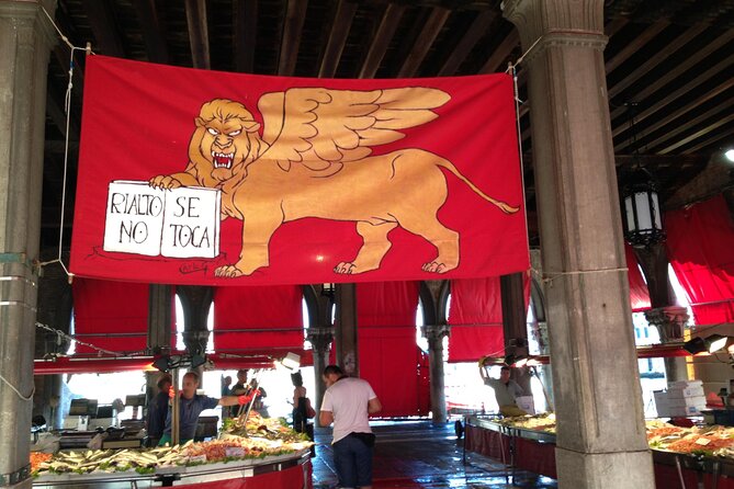 Private Secret Venice Tour; Rialto Market, San Polo & Food and Wine tasting - A Grand Canal viewpoint break, timed for the walk