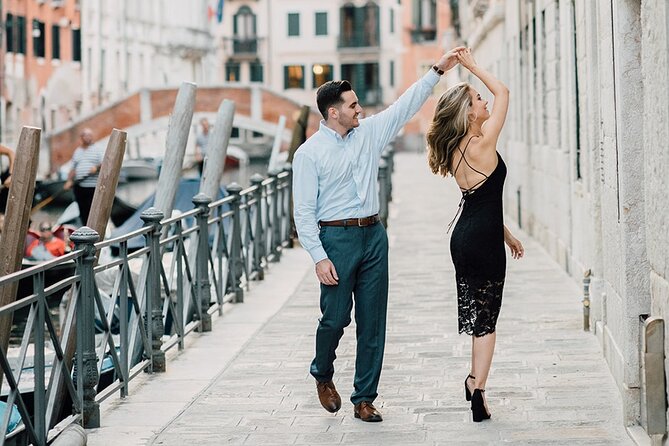 Private Tour in Venice with Photoshoot - The lively square by San Barnaba for lifestyle-style images