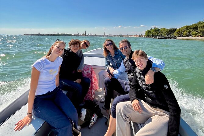 Private tour with typical boat in Venice & islands with Prosecco - Burano: Color Houses, Canals, and Lace Time (1 Hour)