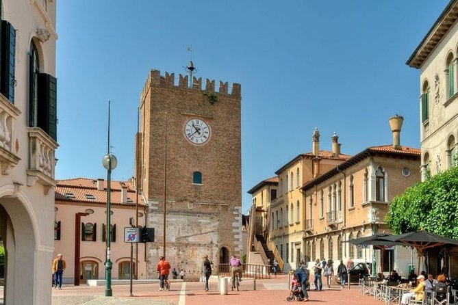 Private transfer, chauffeur service, from Venice Marco Polo airport to Mestre - Inside the ride: air-conditioned comfort and luggage that is handled