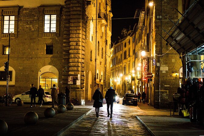Private Transfer from Venice to Florence, 2h of sightseeing - Piazza Maggiore and the Two Towers, what you can realistically do