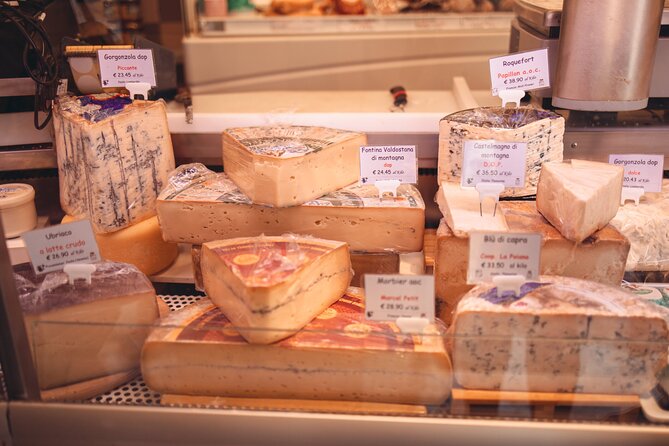 Private Venice Street Food Tour with a Sommelier - Rialto market tasting: fish, fruit, vegetables, for almost 1000 years
