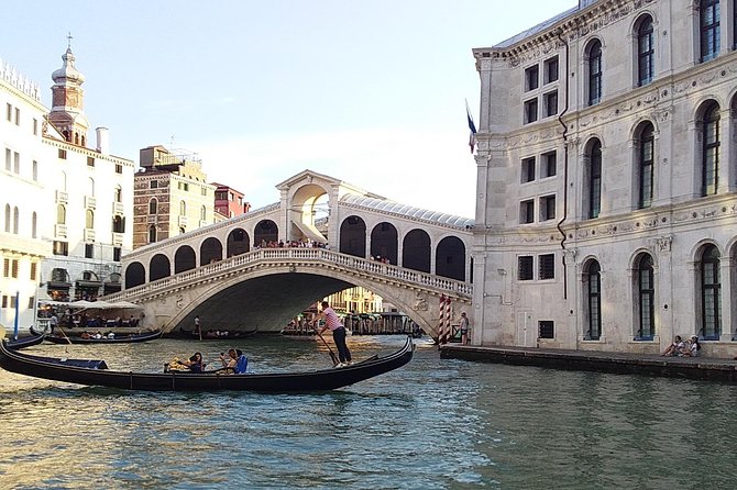 Private Venice walking tour plus Murano island lunch and glass factory visit - Canal Grande viewpoints: the right corners for real Venetian photos
