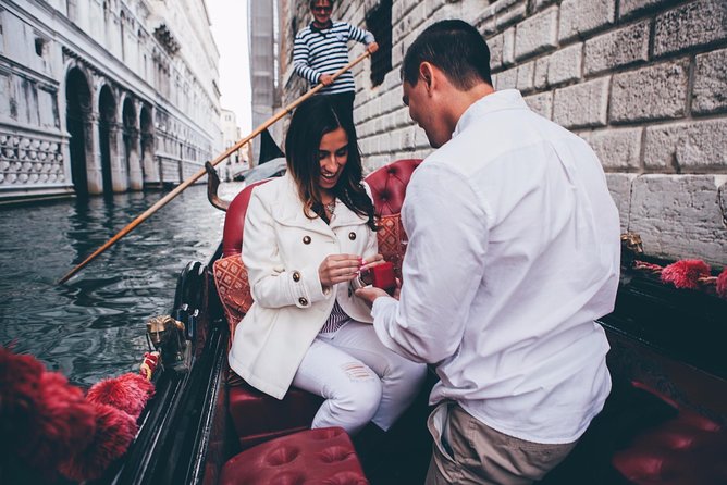 Proposal Photographer in Venice - St. Mark’s Square: big Venice energy for your first camera frames