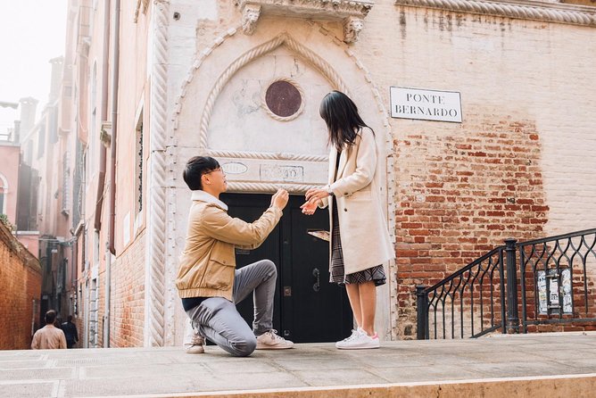 Proposal Photographer in Venice - Rialto Bridge: one minute that can look like five