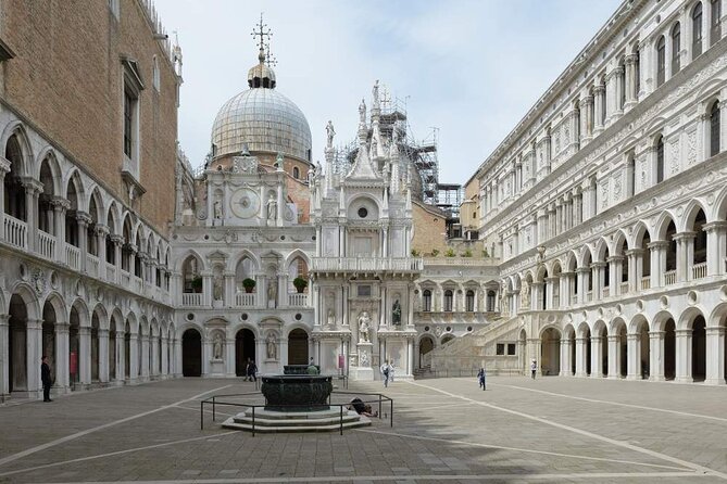 Public tour: Doge's Palace with St. Mark's Basilica & Gondolas - What your guide is doing for you in Venice (not just talking)