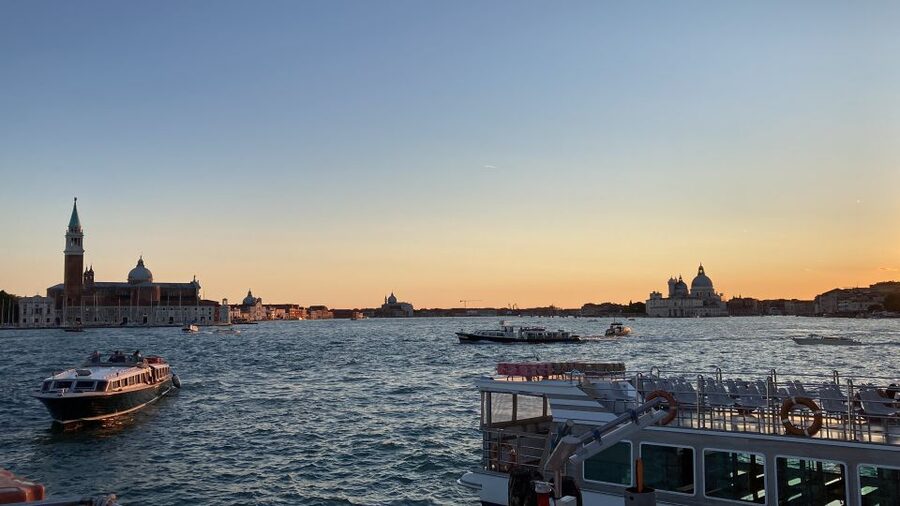 Punta Sabbioni - Venice at Sunset: Boat Tour with Aperitif - Back on the boat by 22:00: the timing that keeps it easy