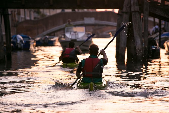 Real Venetian Kayak - Tour of Venice Canals with a Local Guide - Family Friendly, But Size and Comfort Still Matter