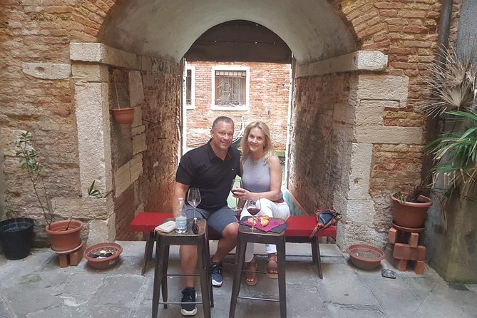 Rialto Farmers & Fish Market Food Tour in Venice with Wine Tasting & Sightseeing - Key highlights at a glance