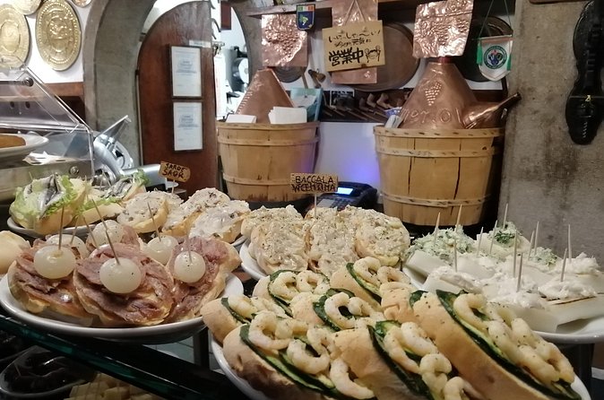 Rialto Farmers & Fish Market Food Tour in Venice with Wine Tasting & Sightseeing - Bacari and Cicchetti, Your Built-In Meal Plan