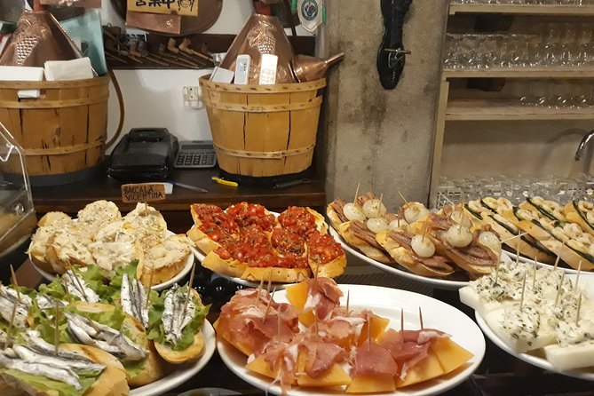 Rialto Market Food and Wine Lunchtime Tour of Venice - Cicchetti and wine: the part that drives the price value