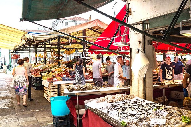 Rialto Market Food Tour: Wine Tasting and Sightseeing in Venice - Why the Max 14 Group Size Matters in Venice