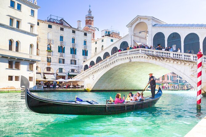 Romantic Venice: 30 Minute Gondola Ride with Serenade - Where you meet at Traghetto Santa Maria del Giglio