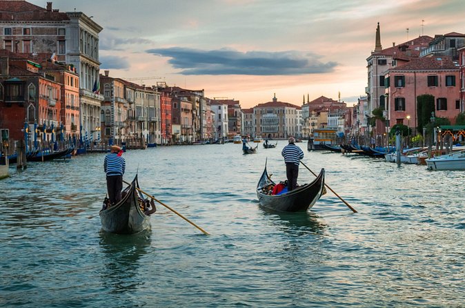 Romantic Venice: 30 Minute Gondola Ride with Serenade - Canal Grande: the S-shaped main event