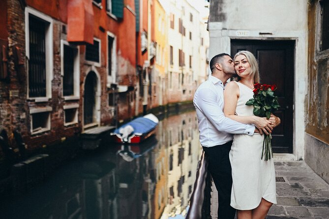 Romantic Venice: photo shoot with local photographer - Teatro La Fenice pass-by: a classic Venice landmark in the mix
