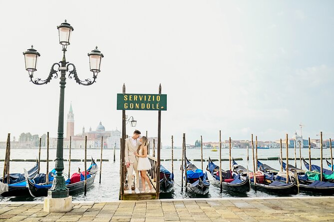 Romantic Venice: photo shoot with local photographer - Piazza San Marco: iconic photos without being stuck in one pose