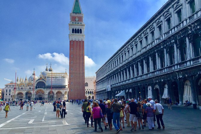 Saint Marks Basilica, Doge's Palace and Gondola tour in Venice - The gondola ride ender: 30 minutes shared, plus a key heads-up