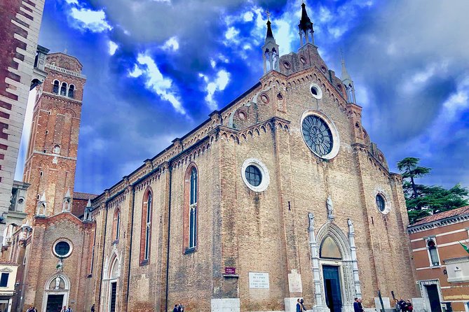 San Polo, Rialto & Frari: 2-Hour Private Walking Tour in Venice - Il Gobbo di Rialto, a statue stop that adds personality