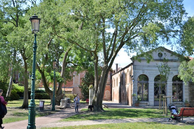 Secret Gardens of Venice Walking Tour - Cannaregio first stop: the nuns community garden in 30 minutes