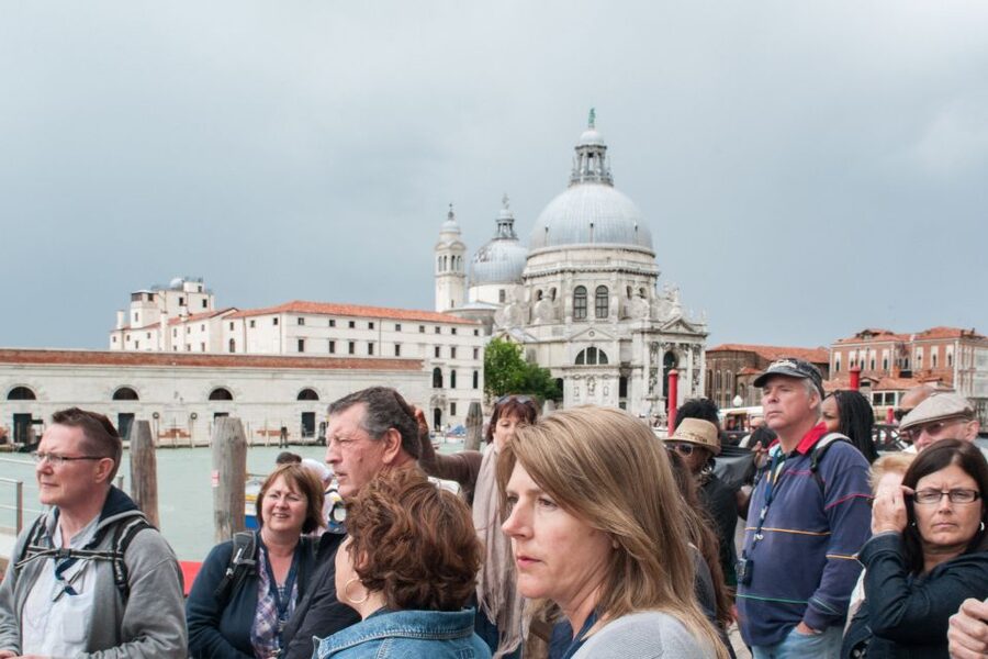 Secret Venice & Gondola Tour - The 90-minute walk through hidden piazzas and canal lanes