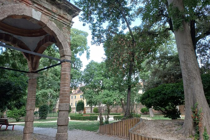 Secret Venice Guided Walking Tour - The guide style that makes a legend walk work