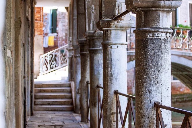 Secret Venice: Palazzo Grimani and hidden corners of Venice - How the Rialto Bridge pass-by sets the tone