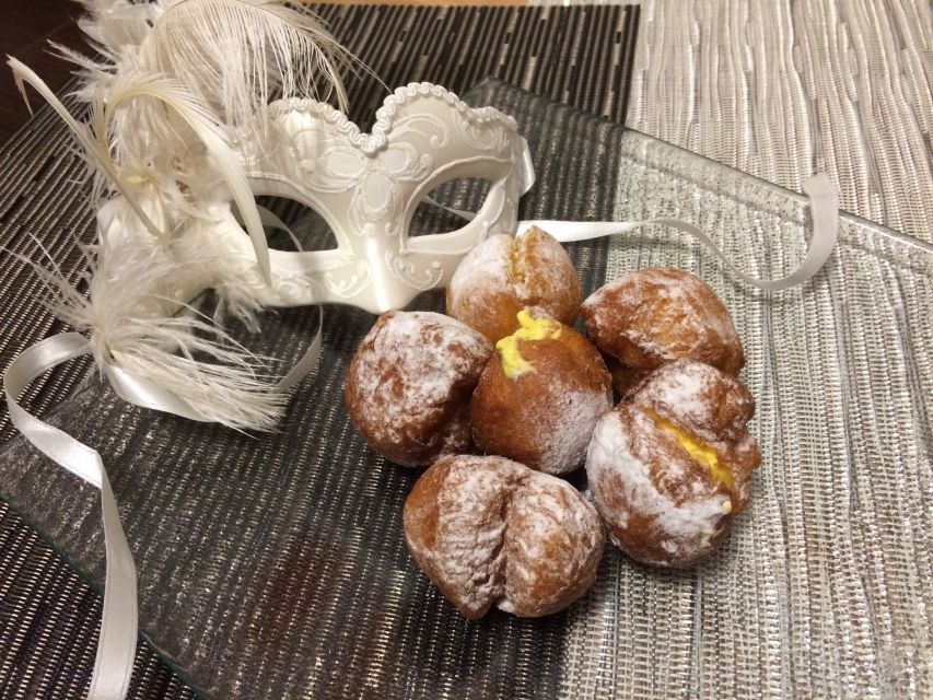 Secrets of Venice Carnival and Life of Casanova Tour - Palazzo Contarini del Bovolo and the pleasure of the middle stops